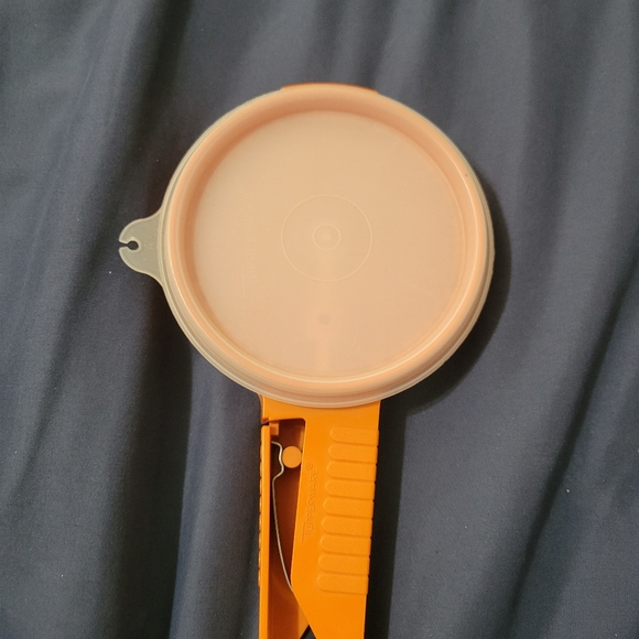 Tupperware 9” Orange Plastic Hand Squeeze Sifter Grater Kitchen Tool With Lid - Picture 2 of 3